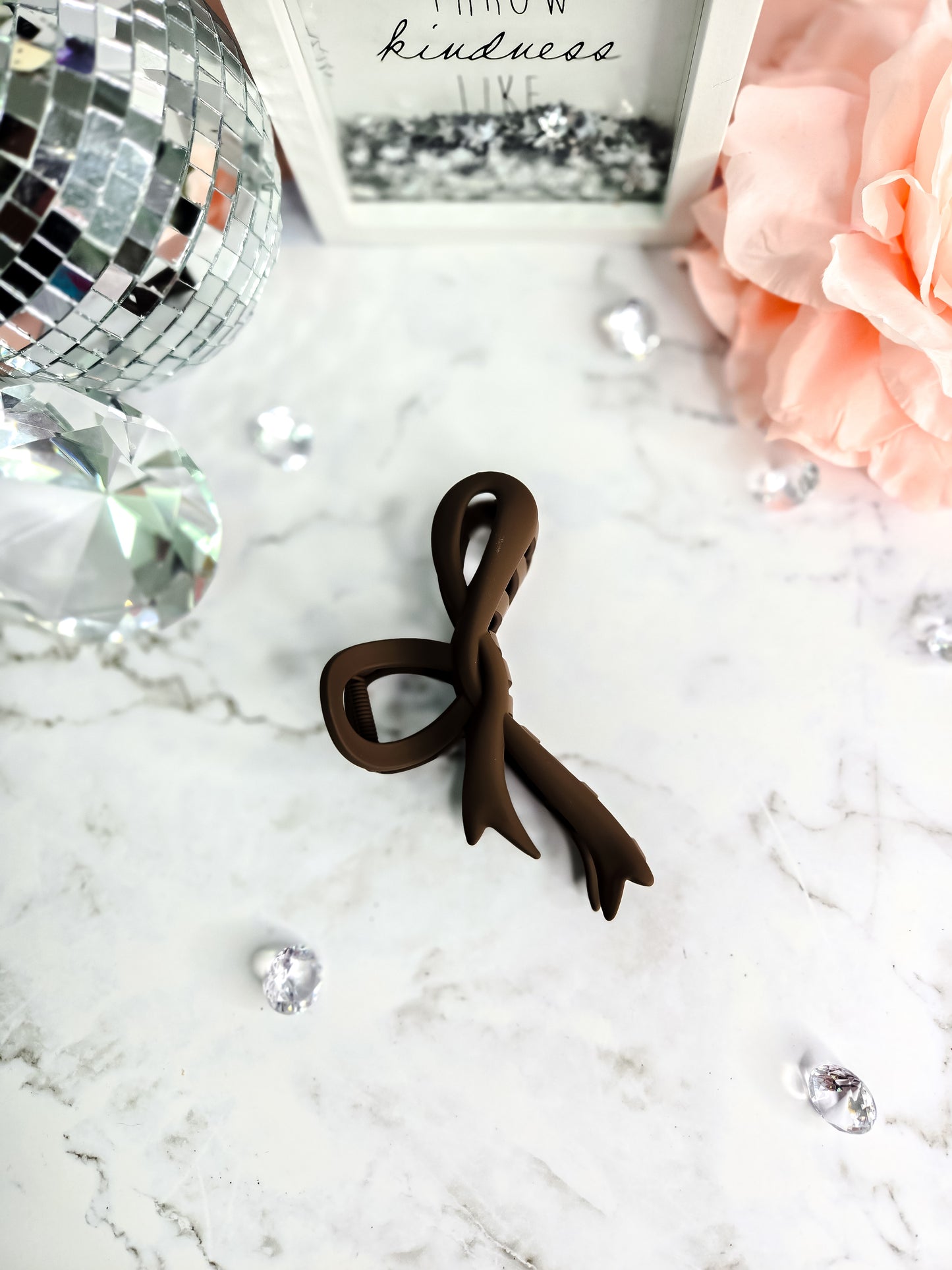 Bow era claw clip chocolate ribbons