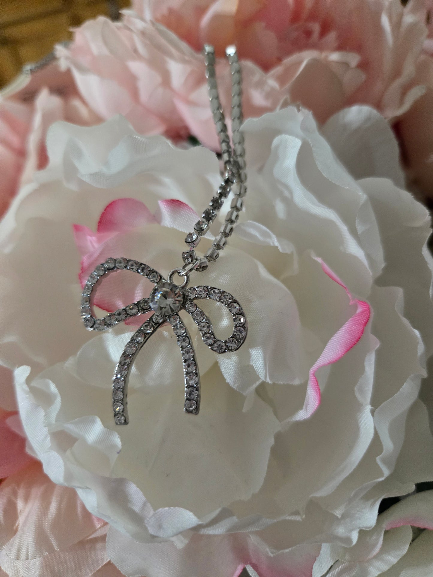 Minnie bow sparkle necklace