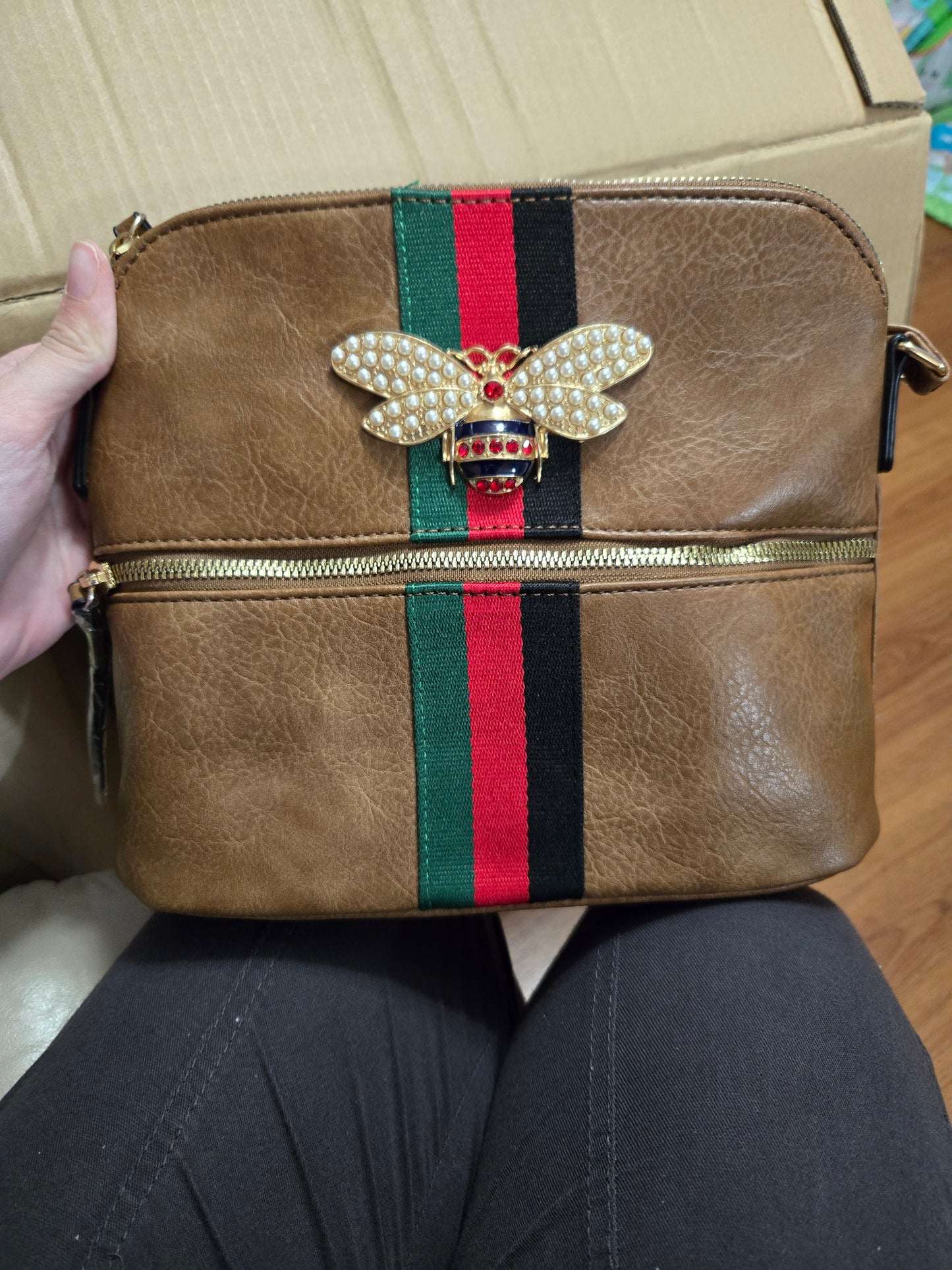 Lucy crossbody bee bag