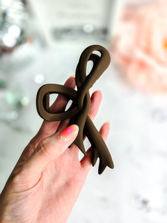 Bow era claw clip chocolate ribbons