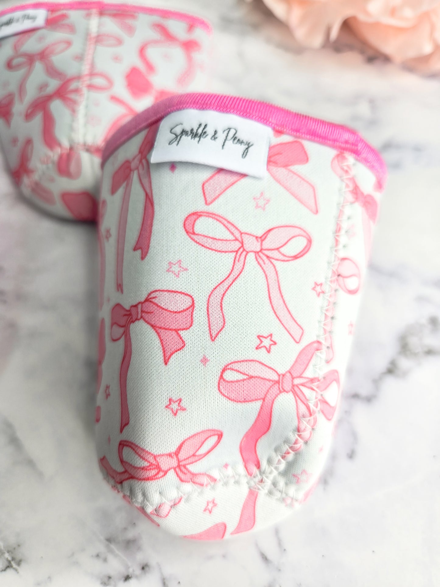Sippin’ Pretty Neoprene Iced Coffee Sleeve – Pink Bow Design
