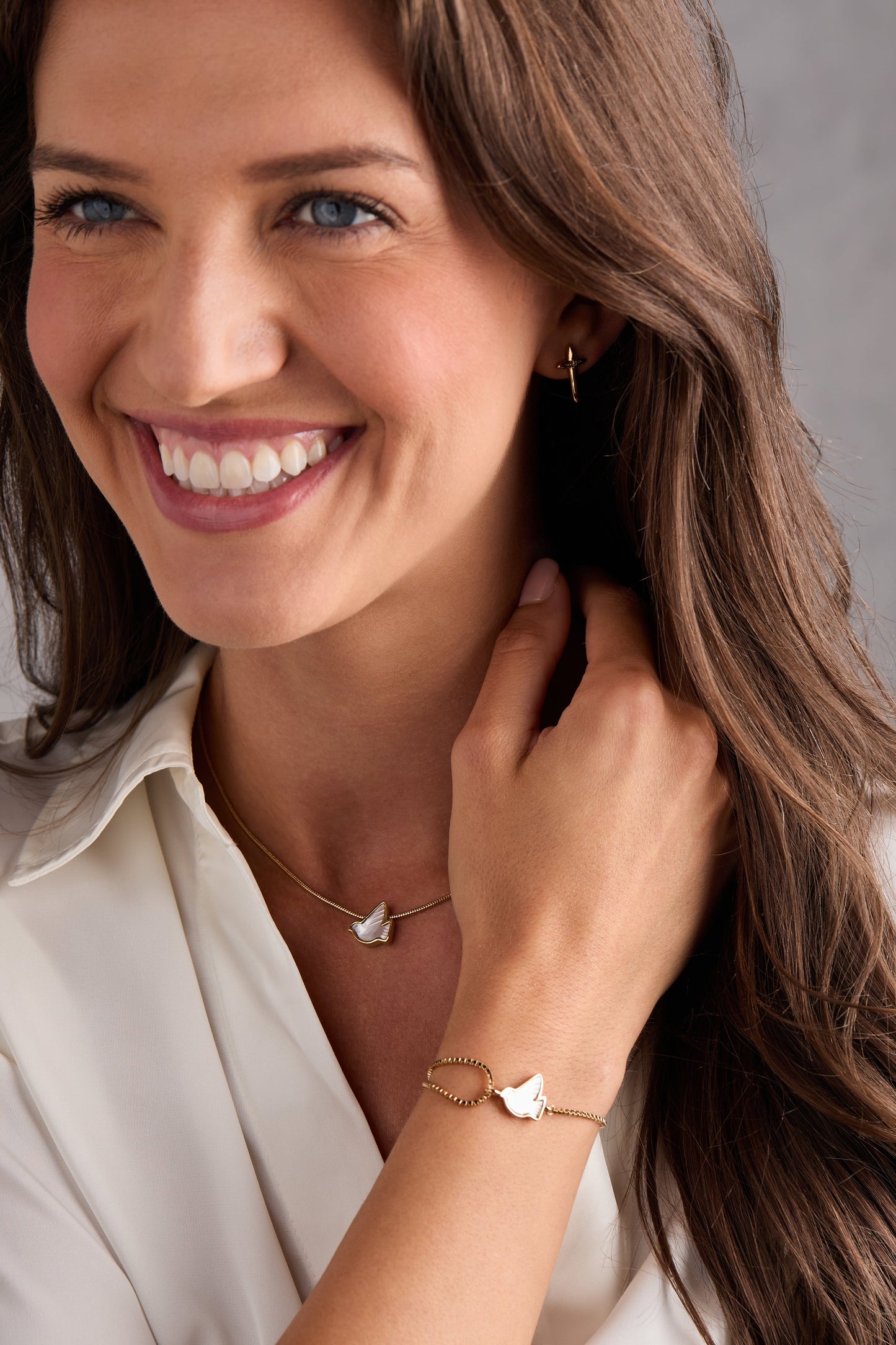 Dove 'Peace' Mother of Pearl Pull Chain Bracelet